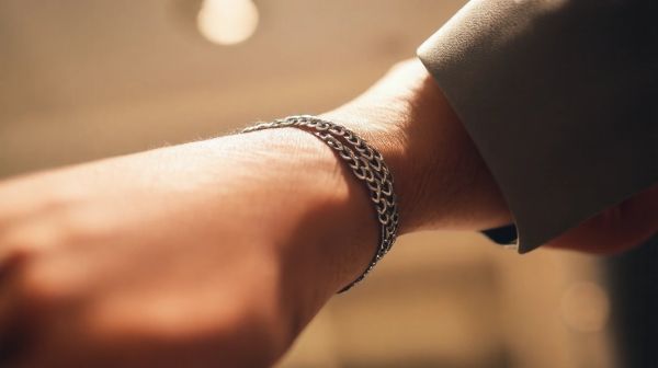 5 raisons d'investir dans un bracelet jonc en argent pour homme
