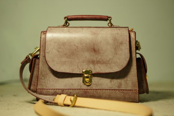 Top 5 critères essentiels pour sélectionner votre sac en cuir